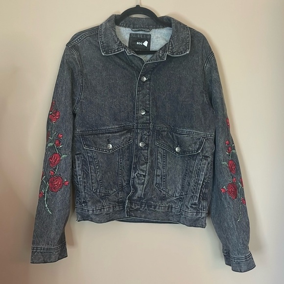 BDG Butterfly & Rose Embroidered Oversize Distressed Grey/Dark Denim Jea… - Picture 2 of 13